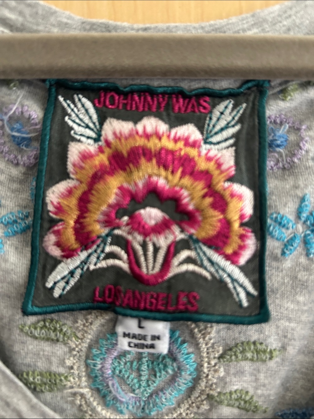 Johnny Was Gray V-Neck Tee Floral Embroidery flutter sleeve 100% cotton - Picture 4 of 4